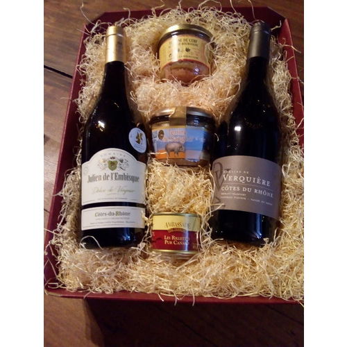 Corbeille C&ocirc;tes du Rh&ocirc;ne et assortiment de terrines