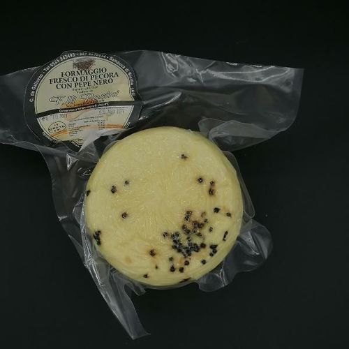 Fromage de brebis au poivre noir