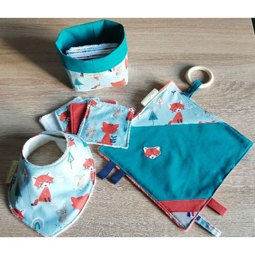 Kit NAISSANCE "ROUKY" (lingettes lavable, panière de rangement, doudou, bavoir)